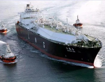全球首艘液化天然氣（LNG）動力集裝箱船在上海下水